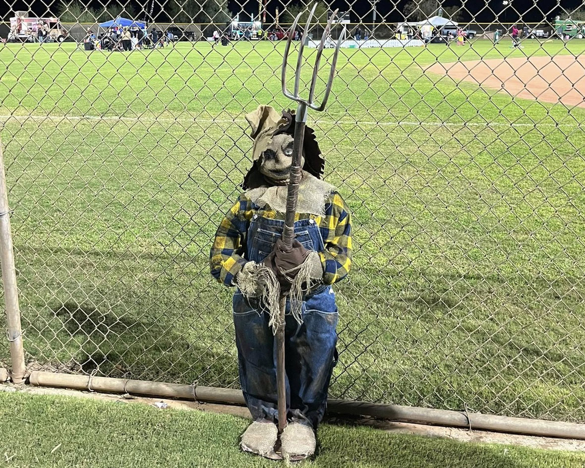 GUS-Scarecrow Winner